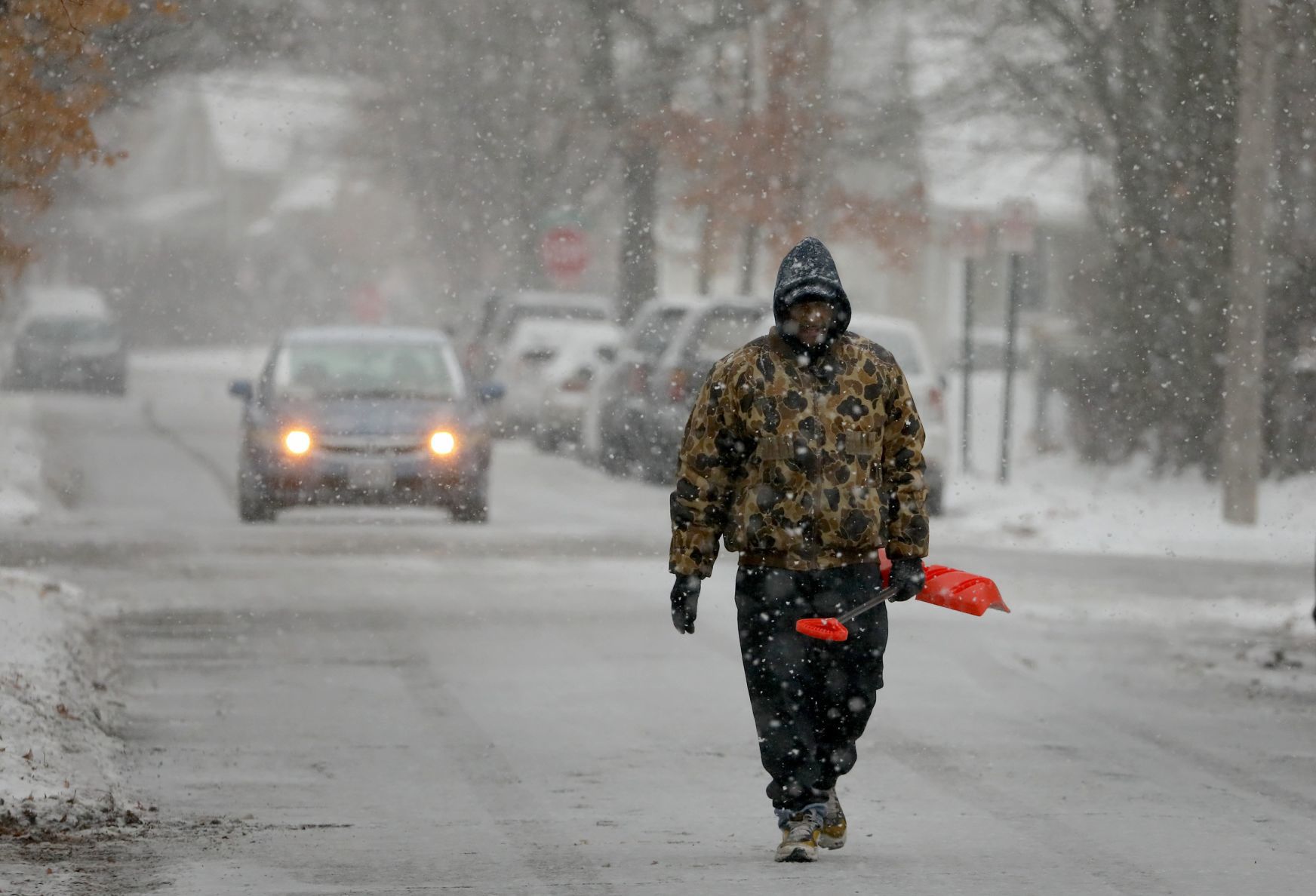 Second day of snow around St. Louis